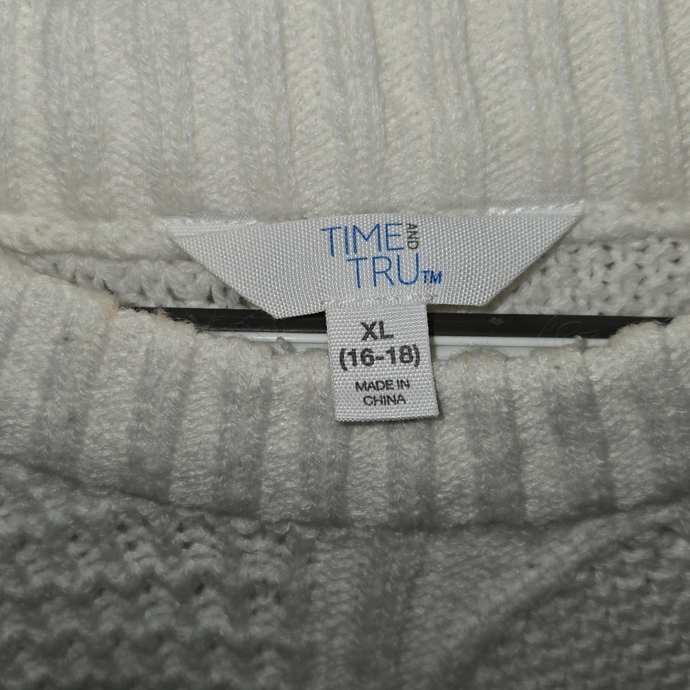 Women's Time and Tru sweater sz XL 16-18